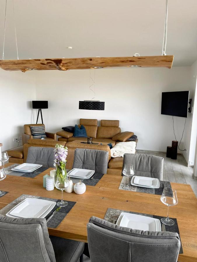 Exklusives Apartment Mit Blick Auf Den See Grossraschen Bagian luar foto